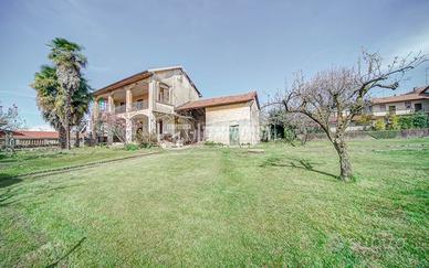 SUMIRAGO - CASA INDIPENDENTE CON GIARDINO