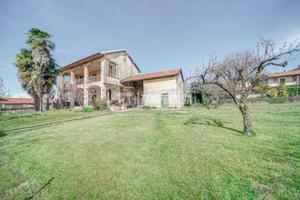 SUMIRAGO - CASA INDIPENDENTE CON GIARDINO