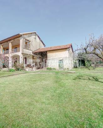 SUMIRAGO - CASA INDIPENDENTE CON GIARDINO