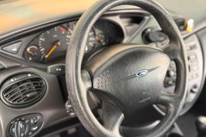 Ford focus 1 serie