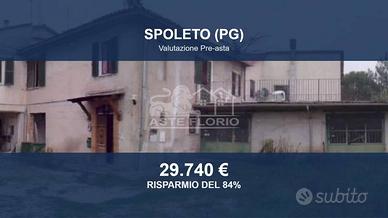 Immobile in asta di 244 m² con box auto a Spoleto