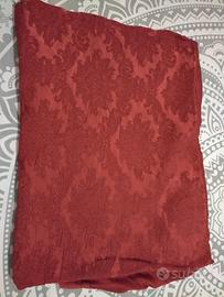 Copriletto rosso damascato