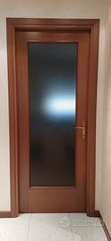 Porte interne in legno con vetro satinato
