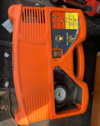 Compressore portatile e un trapano multi usi