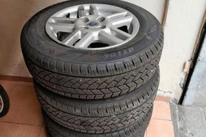 4 gomme complete di cerchi 