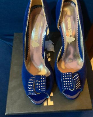 Decollette con tacco velluto blu con fiocco
