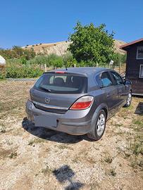 Opel Astra H anno 2005