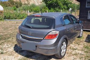 Opel Astra H anno 2005