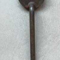 Antico batticarne in ferro battuto 