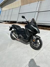 Honda integra 750