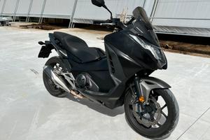 Honda integra 750