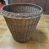 Grosso cesto in vimini