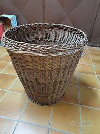 Grosso cesto in vimini
