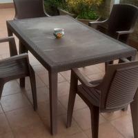 tavolo con sedie da esterno o interno 
