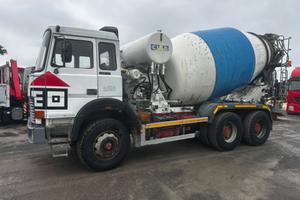 Iveco 330-36, tre assi betoniera