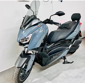 Xmax 300 Tech Max con accessori