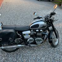 TRIUMPH BONNEVILLE T100 Limited edition