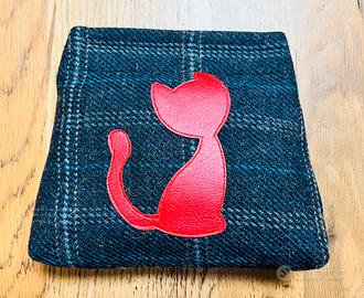 Pochette scozzese con gatto rosso