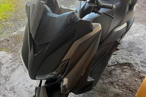 Yamaha xmax 125