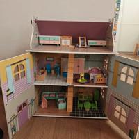 Casa delle bambole in legno