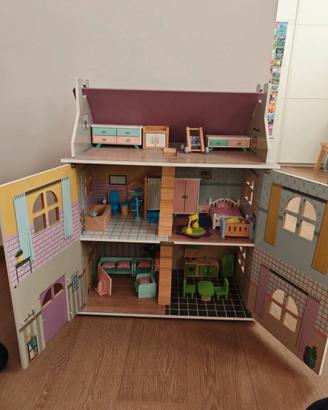 Casa delle bambole in legno