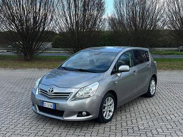 Toyota Verso 2.2 D-Cat 150 CV aut. Active 7 posti