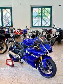 YAMAHA YZF R6 NUOVA CON 328KM FINANZIABILE