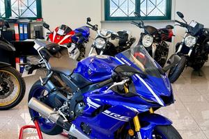 YAMAHA YZF R6 NUOVA CON 328KM FINANZIABILE