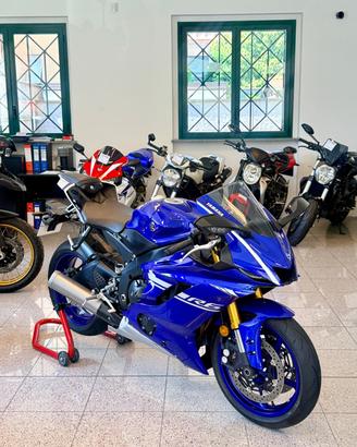 YAMAHA YZF R6 NUOVA CON 328KM FINANZIABILE