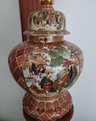 Vaso con decorazioni
