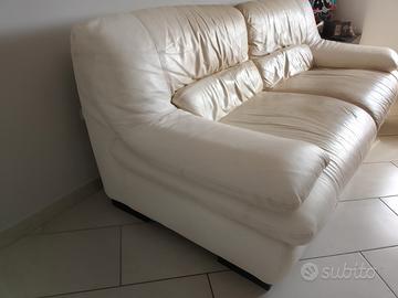 divani 3 e 2 posti pelle 
