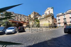 3 LOCALI A NAPOLI