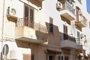 P. MONDELLO: APPARTAMENTO PIANO TERRA CON