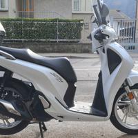 SH 150 BAULETTO E PARABREZZA