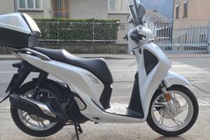 SH 150 BAULETTO E PARABREZZA