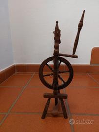 Antico arcolaio a pedale o filarello in legno 