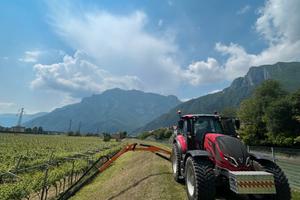 Valtra T 174 EV con Braccio Orsi Power 10500T