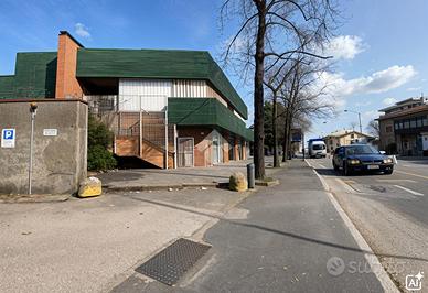 MAGAZZINO A NOVA MILANESE
