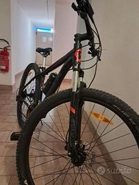 due bici uguali marca scott  zvicero