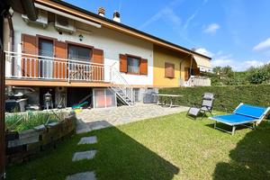 VILLA A SCHIERA A NONE