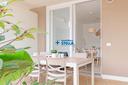 -wave-island-piscina-moderno-trilocale