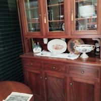 credenza con alzata in noce 