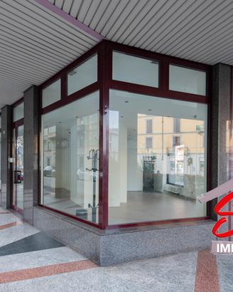 Oltre 3 vetrine a Novara