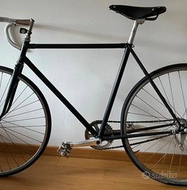Bicicletta scatto fisso
