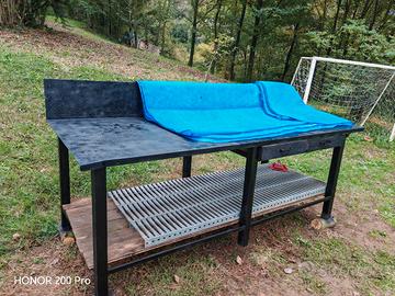 banco in ferro robusto da lavoro con cassetti