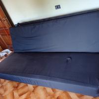 Divano letto matrimoniale , box sottostante .