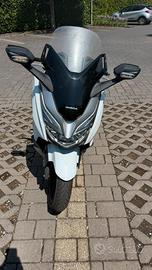 Honda forza 300