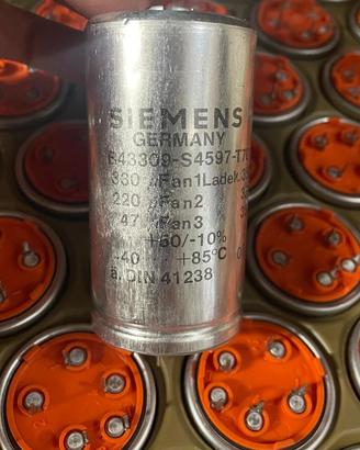 Lotto 300 condensatori elettr. Siemens 92612477