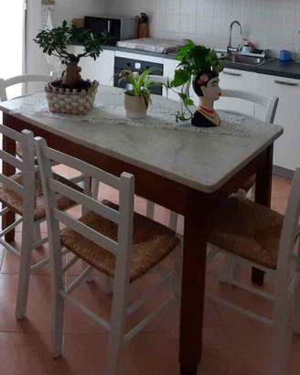 tavolo di legno con marmo