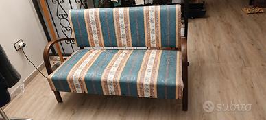 Divanetto elegante di antiquariato